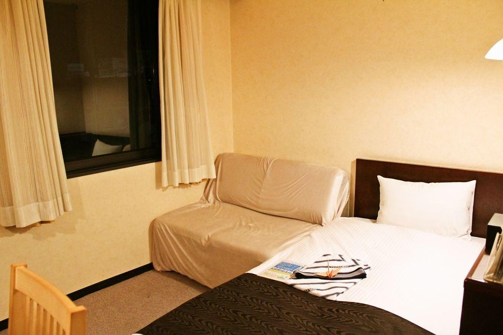 Uozu Manten Hotel Ekimae Екстер'єр фото