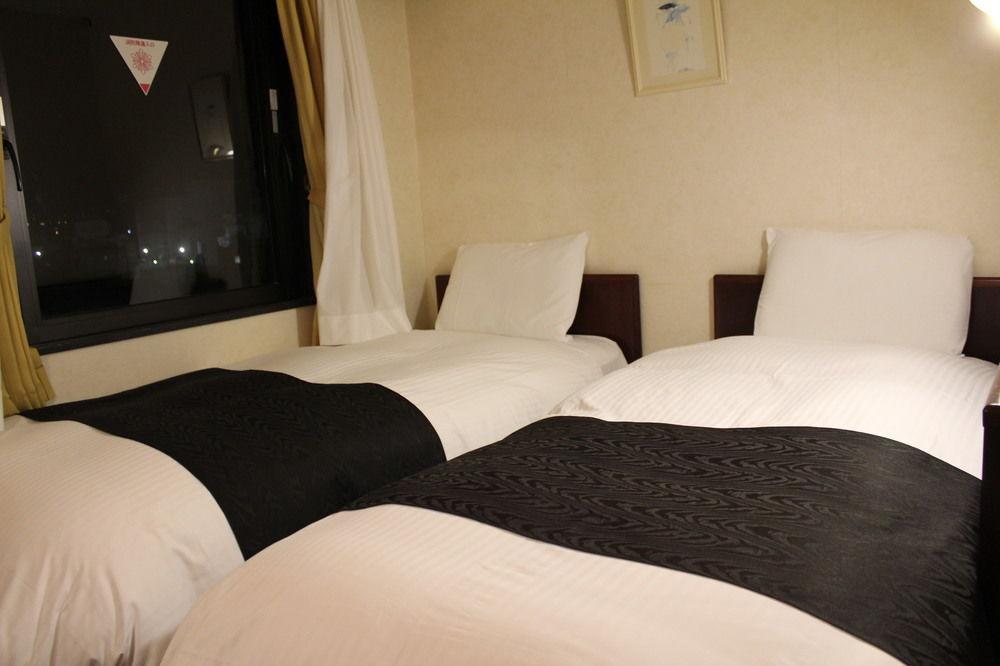 Uozu Manten Hotel Ekimae Екстер'єр фото