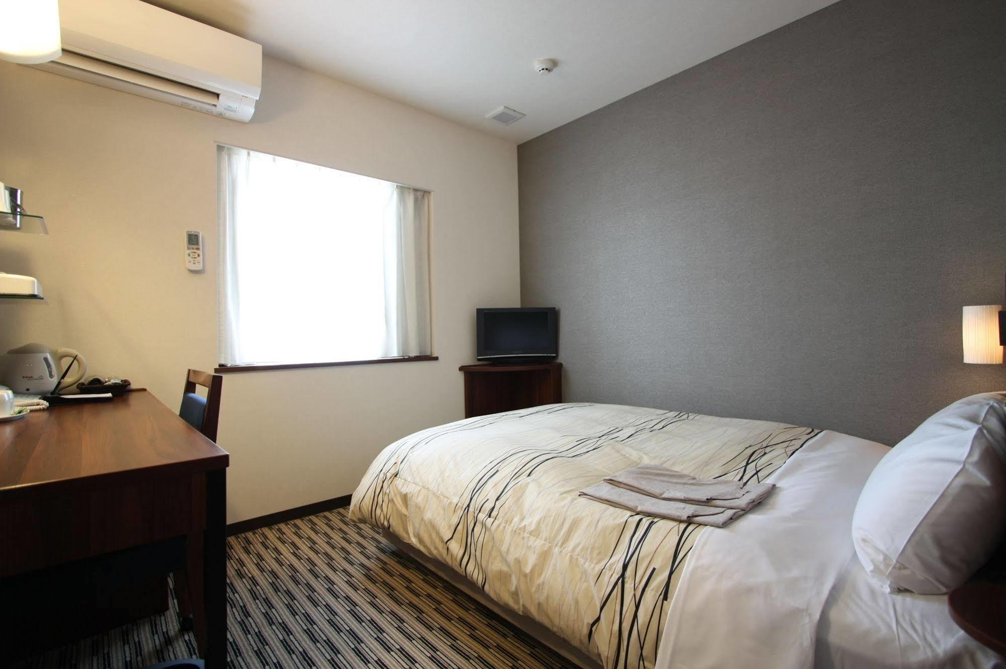 Uozu Manten Hotel Ekimae Екстер'єр фото